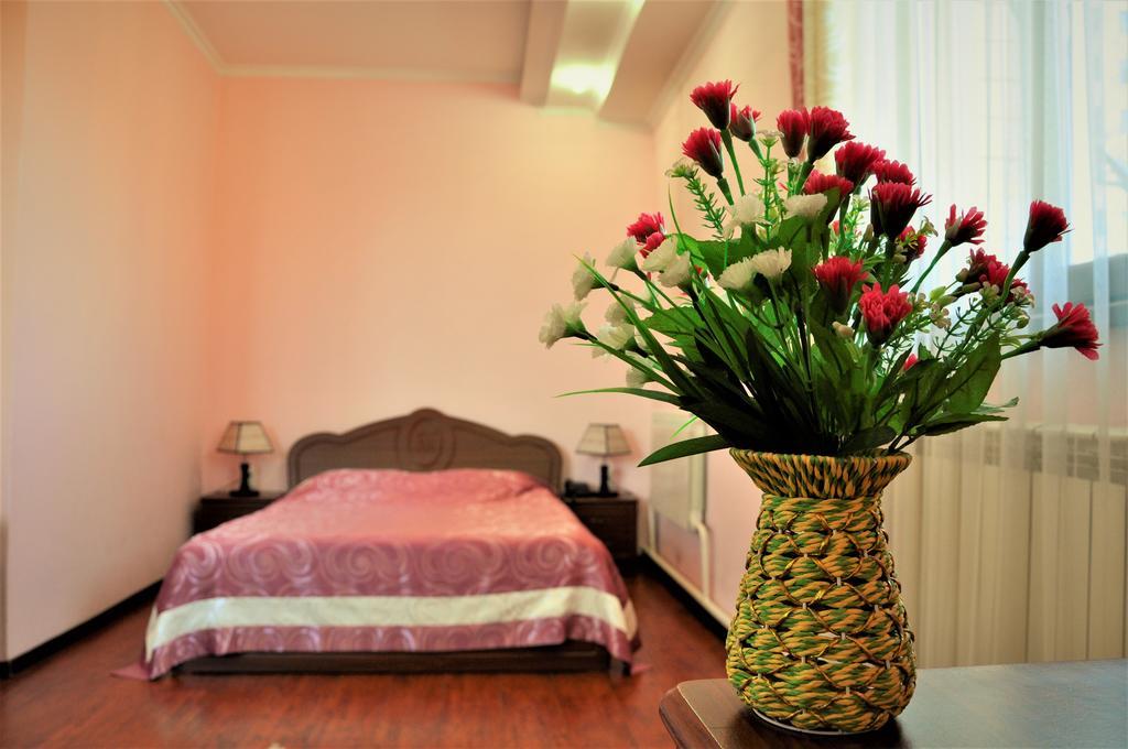 Bishkek Villa Hotel エクステリア 写真