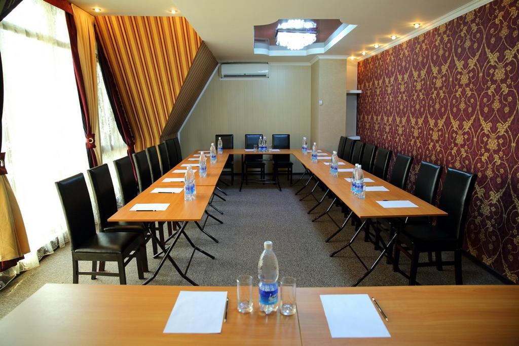 Bishkek Villa Hotel エクステリア 写真
