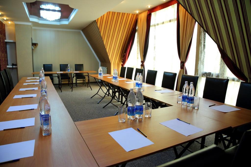 Bishkek Villa Hotel エクステリア 写真